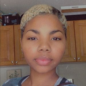 Meet your Posher, Abigail